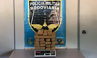 Em Maracaju, traficante foge da PM, abandona duas malas com 34 kg de maconha dentro de ônibus