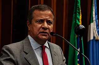 Amarildo Cruz toma posse e destaca legado de companheiro do PT
