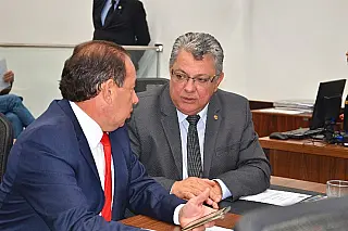 Evander solicita ao Dnit vistoria e manutenção nas placas de sinalização da BR-262