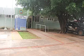Ladrões invadem residência e furtam celulares e dinheiro