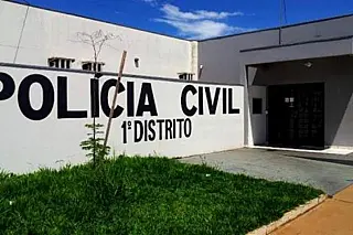 Bandidos armados rendem funcionários e roubam um supermercado em Naviraí