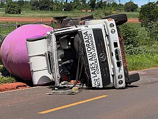  Caminhão Betoneira Tomba na BR-376, Saída para Amandina.