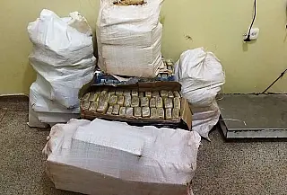 Traficantes abandonam motos com carga de maconha em Dourados