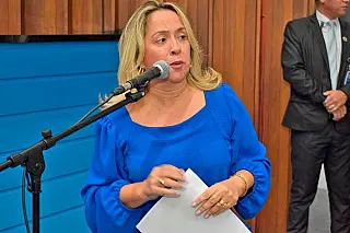 Lia Nogueira solicita computadores para  Escola Estadual José Pereira Lins
