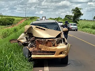 Batayporã - Acidente envolvendo duas caminhonetes na MS-276 deixa um ferido