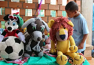 EMEI Tia Eva recebe brinquedos feitos por detentos em penitenciária de Campo Grande