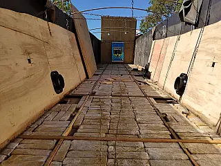 Polícia Militar Rodoviária localiza 708 kg de drogas em fundo falso de caminhão