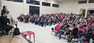 Professores rejeitam proposta salarial da prefeitura e apresentam contraproposta