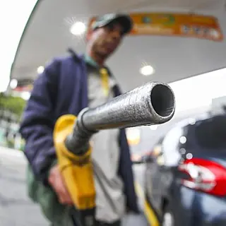 Estagnado, preço médio da gasolina segue em quase R$ 6 em Dourados