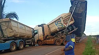 Acidente entre carretas interdita totalmente a MS-276 entre Indápolis e Lagoa Bonita