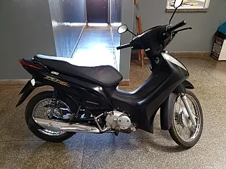PM prende mulher conduzindo motocicleta com placa adulterada e chassi raspado