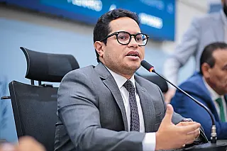 Papy cobra ação emergencial contra buracos e critica Prefeitura
