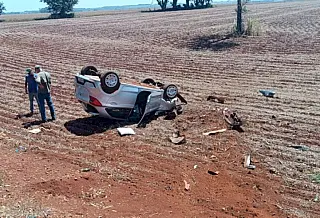 Mulher fica ferida após capotamento na BR-376 entre Fátima do Sul e Dourados