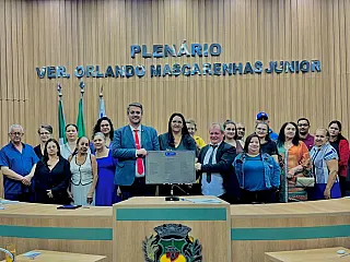 Gilsinho do Binega homenageia feirantes de Aparecida do Taboado.