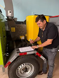 Inocência recebe triturador para resíduos verdes urbanos