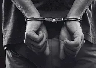 Homem é preso por descumprir medida protetiva após rondar casa da ex-companheira