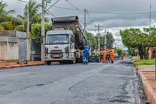 Prefeitura de Selvíria melhora trânsito com renovação da sinalização de ruas