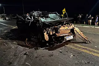 Jovem morre e três ficam feridos após colisão entre Toro e carreta na BR-376