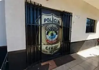 Casal aluga carro, faz pagamento falso e desaparece