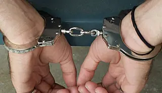 Tio-avô é preso após ser flagrado pela irmã estuprando menino de 3 anos