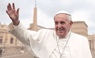 Em 2013, Papa Francisco visita o Brasil.