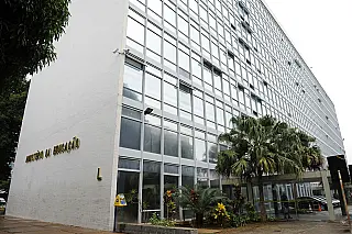 Escolas com vulnerabilidade social receberam mais de R$ 300 milhões