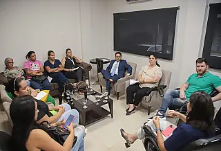 Vereadores recebem mães atípicas em busca de solucionarem necessidades básicas