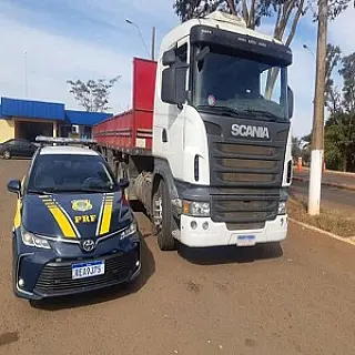 Polícia recupera carreta de motorista mantido refém
