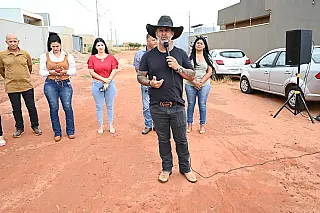 Prefeito de Ivinhema assinou ordem de serviço para pavimentação asfáltica