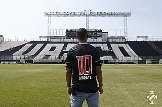 Recém apresentado no Vasco, Morato recebe a dez que era de Benítez