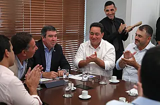 Dois Irmãos do Buriti define novas obras em reunião com governador