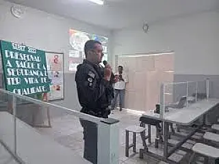Polícia Militar realiza palestra sobre drogas e suas consequências em indústria