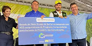 Bolsonaro,Tereza e Riedel entrega títulos no maior assentamento do país
