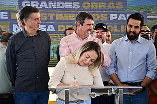 Deputada destaca avanços e participa de entregas em Deodápolis e Glória de Dourados