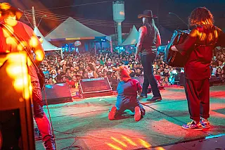 APT Folia 2025: Três noites de alegria e sucesso em Aparecida do Taboado