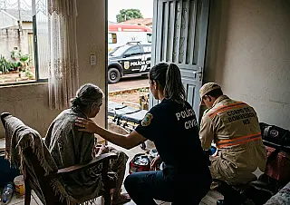 Idosa é encontrada desnutrida e homem é preso por abandono de incapaz