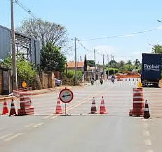 Obras de drenagem interditam trecho da Avenida João Pedro Pedrossian