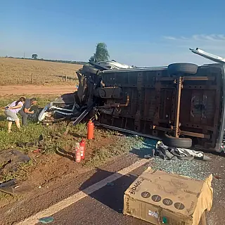 Acidente envolvendo van da Saúde deixa três mortos na BR-163