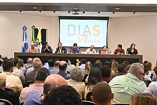 Prefeitos discutem regionalização e novos investimentos em saúde durante o Dia S