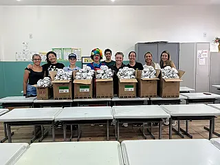 Boi Bom Gastrobar realiza 9ª edição do projeto "Criança Feliz" e leva alegria a alunos