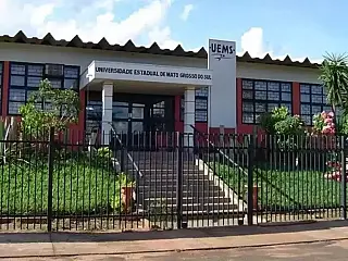 Professor da UEMS sofre surto psicótico e é contido por equipes de segurança