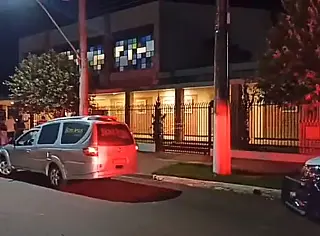Homem mata ex, deixa 4 baleados, invade Igreja e se suicida no altar