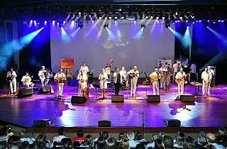 Show do Grupo Acaba, Bon Odori, Feira do Bosque e Encontro de Música Clássica