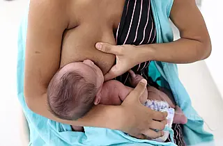 A luta para combater a desinformação e aumentar o estoque do banco de leite humano