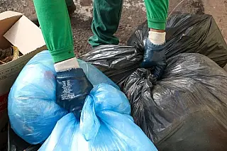 Coleta de lixo terá horário especial nesta segunda-feira por causa do jogo do Brasil