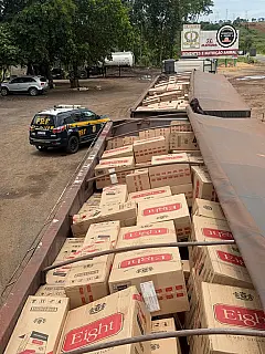 Motorista é flagrado com 600 mil maços de cigarros contrabandeados na BR-262