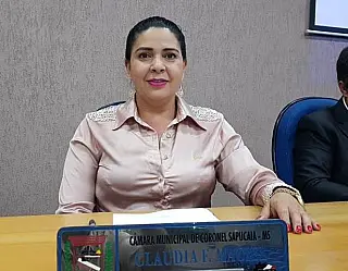 Vereadora Claudinha defende a implantação do convênio para instalação do Curso UAB no município.