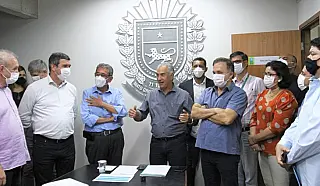 Reinaldo Azambuja autoriza recapeamento de ruas e avenida e ampliação de hospital de Porto Murtinh