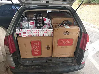 Policia Militar aborda carro na Colónia Paulista  com 200 pacotes de cigarros