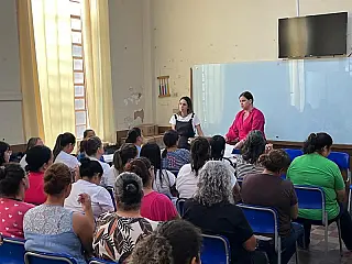 Nutricionistas alinham procedimentos com cozinheiras antes do início do ano letivo em Aparecida do T